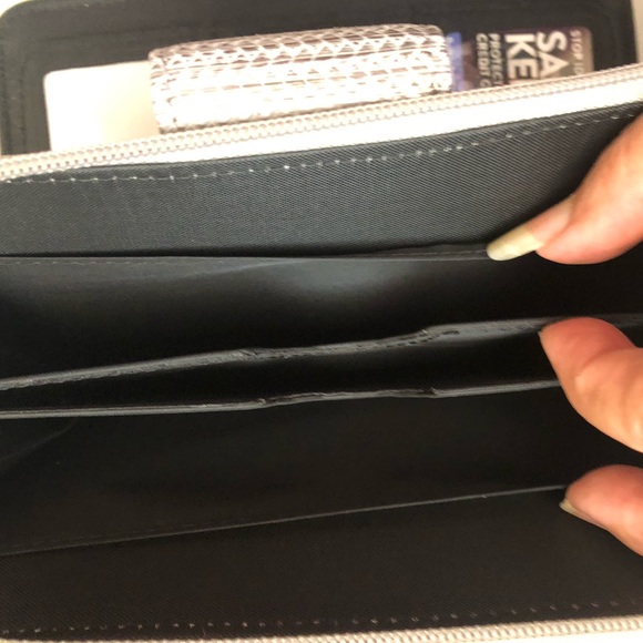 NWT MUNDI Gray/Silver Womens Clutch - Picture 6 of 9